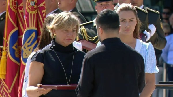 Родині Героя України Віталія Тимофєєва передали орден «Золота Зірка» Родині Героя України Віталія Тимофєєва передали орден «Золота Зірка»