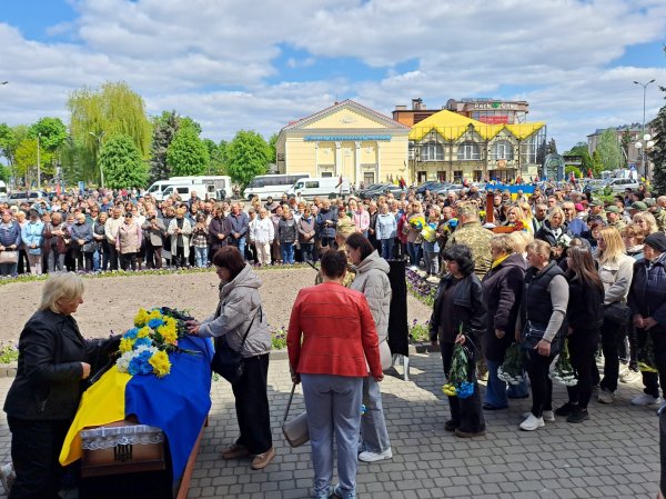 Ковельчани провели в останню земну дорогу двох своїх Героїв – Максима Плотнікова та Руслана Фатхудінова