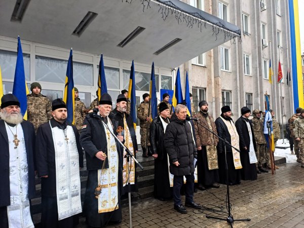 Віддав життя за Україну: у Ковелі попрощались з Героєм Романом Грушевінчуком