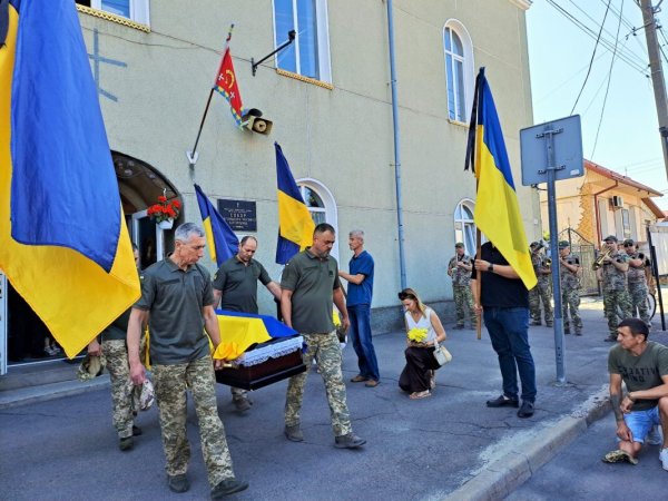 У Ковелі попрощалися із Захисником України Богданом Никонюком У Ковелі попрощалися із Захисником України Богданом Никонюком