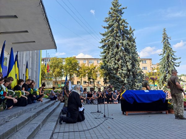 Ковельська громада віддала останню шану прикордоннику, Герою Станіславу Ковбу, який загинув на Сумщині