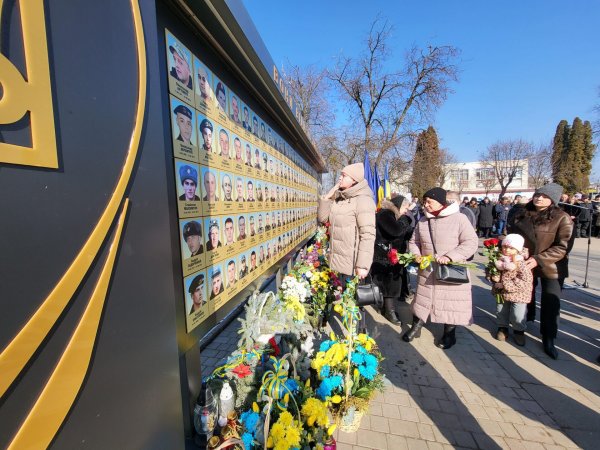 У третю річницю війни ковельчани вшанували пам’ять загиблих Героїв