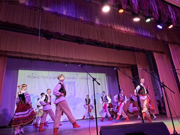 29 років Основному Закону України: напередодні Дня Конституції вручили нагороди рідним Героїв, яких вони удостоєні посмертно 29 років Основному Закону України: напередодні Дня Конституції вручили нагороди рідним Героїв, яких вони удостоєні посмертно