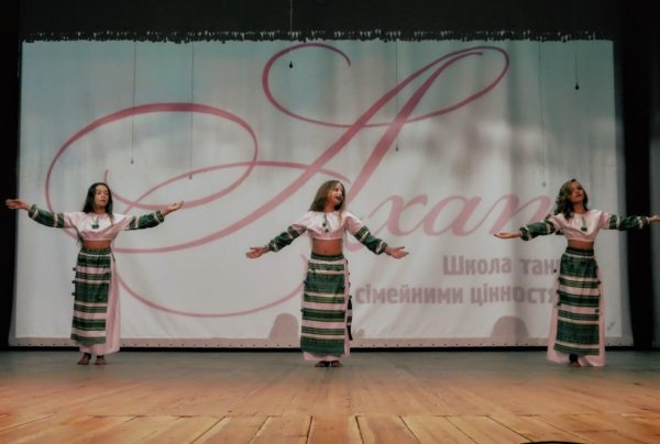 У Ковелі благодійний концерт школи танцю «Ахат» зібрав понад 72 тисячі гривень для військових У Ковелі благодійний концерт школи танцю «Ахат» зібрав понад 72 тисячі гривень для військових