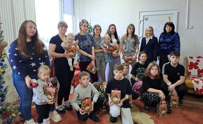 У Ковельському МТМО дітям, які перебувають на лікуванні, передали подарунки до Дня Святого Миколая