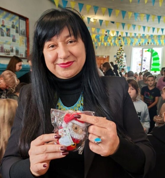 Добрі справи тривають: гімназія № 2 передала ліки для «Сталевої сотки»