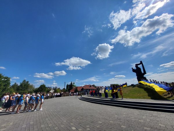 Ковельчани вшанували одну із головних національних святинь – Державний Прапор України