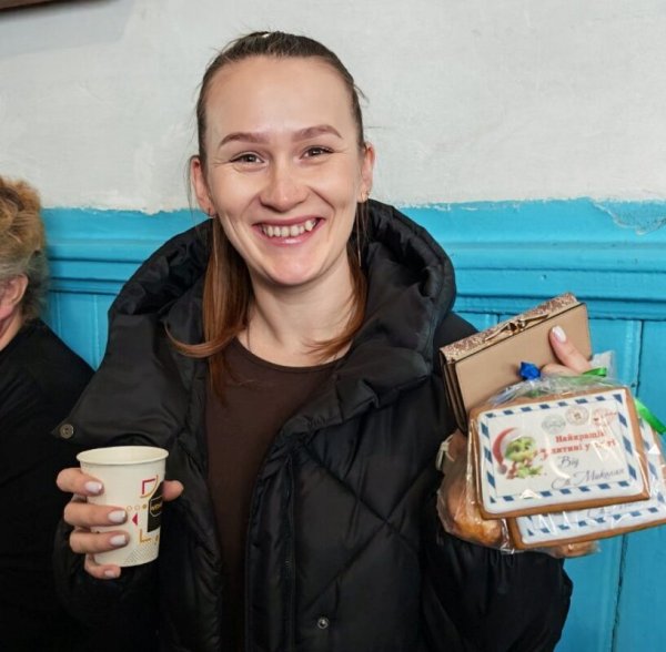 Добрі справи тривають: гімназія № 2 передала ліки для «Сталевої сотки»