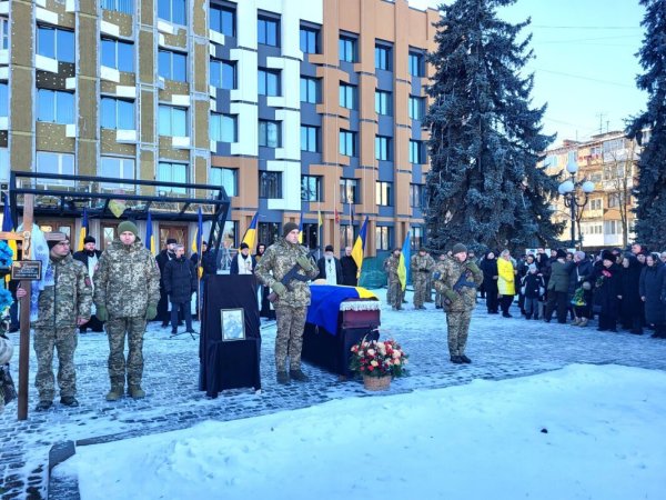 Ковель провів в останню путь захисника України Романа Ющенка Ковель провів в останню путь захисника України Романа Ющенка