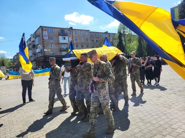 Ковельська громада провела в останню земну дорогу Героя Віктора Батюшкіна
