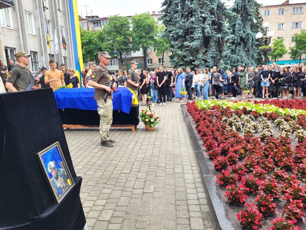 У Ковелі провели в останню земну дорогу Героя Віталія Кушнірчука