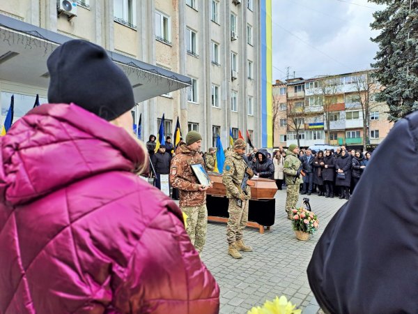 Ковельчани відали останню шану Герою Олексію Олексюку Ковельчани відали останню шану Герою Олексію Олексюку