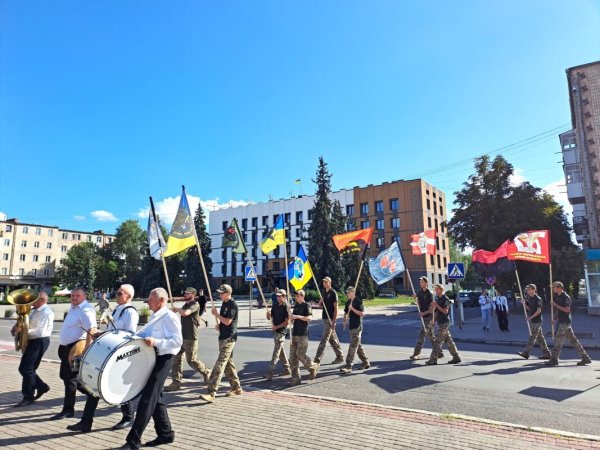 У Ковелі пройшла хода з прапорами бойових підрозділів У Ковелі пройшла хода з прапорами бойових підрозділів