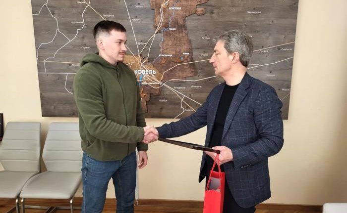 Міський голова Ігор Чайка привітав переможця міжнародних змагань з адаптивних видів спорту, рекордсмена, ковельчанина Ігоря Панчука