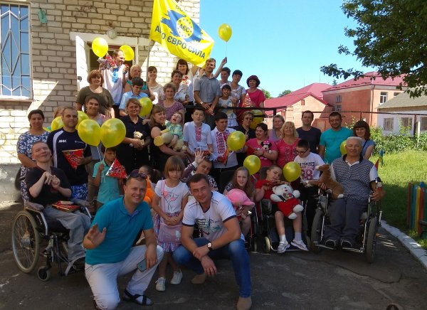 Представники ГО «Авто Євро Сила» влаштували свято для вихованців ГО «Реабілітаційний центр» у Ковелі