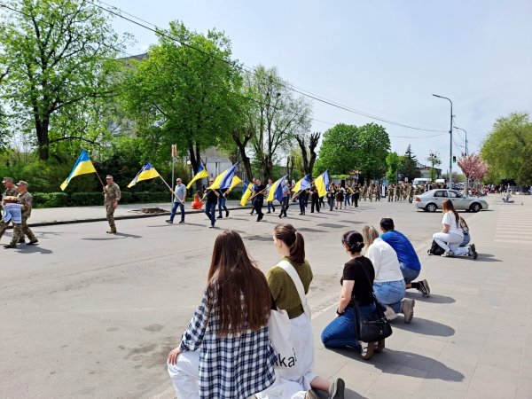 Назавжди в строю: ковельчани провели в останню земну дорогу молодого воїна Владислава Андрусика