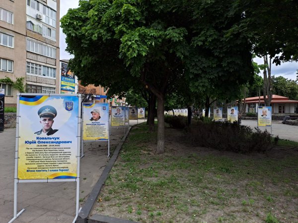 У Ковелі встановили банери з світлинами загиблих Героїв