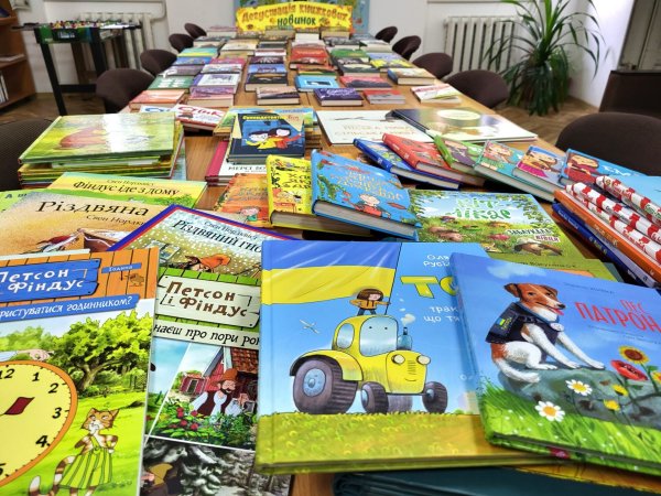 Бібліотеки нашої громади отримали нові книги