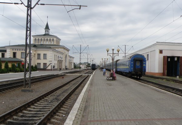 У зв’язку з переходом на «літній час» змінюється розклад руху приміських потягів