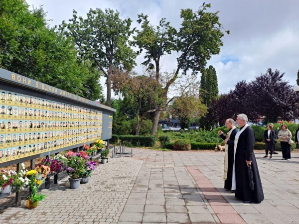 У Ковелі вшанували пам’ять медиків, які загинули, рятуючи життя під час війни У Ковелі вшанували пам’ять медиків, які загинули, рятуючи життя під час війни
