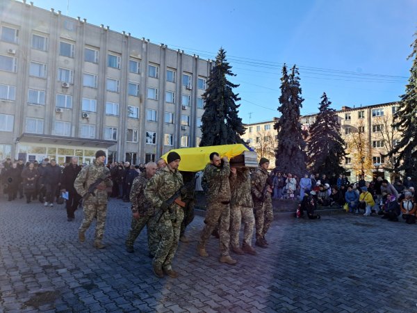 Назавжди 22. Ковельчани віддали останню шану молодому Герою Марку Данилюку