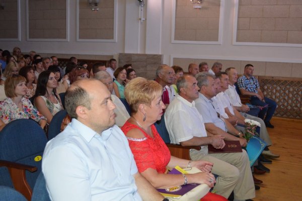 У Ковелі привітали з професійним святом державних службовців У Ковелі привітали з професійним святом державних службовців