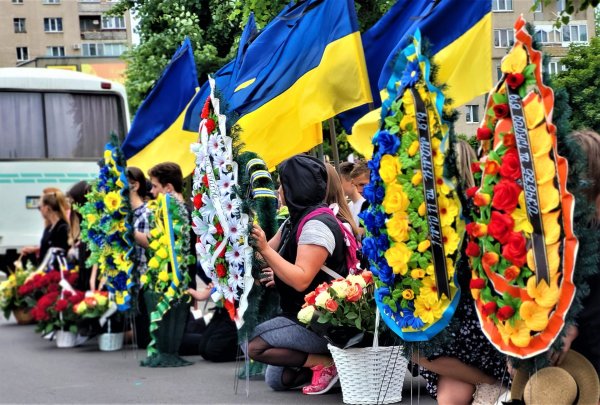 Небесне воїнство поповнилось ангелом у білій вишиванці: У Ковелі попрощались з загиблим Героєм Андрієм Михайленком