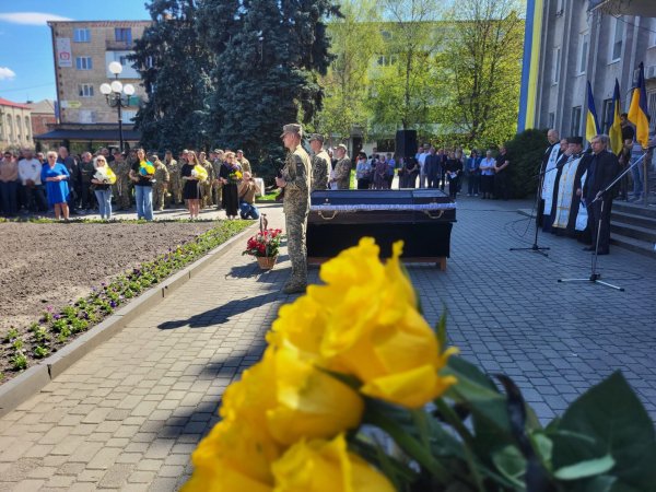 Ковельська громада провела в останню земну дорогу Героя Віктора Батюшкіна