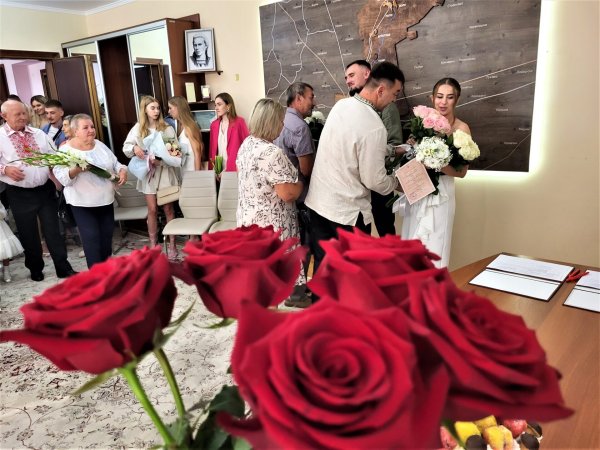 У ЦНАПі Ковеля військовий з коханою першими зареєстрували шлюб У ЦНАПі Ковеля військовий з коханою першими зареєстрували шлюб