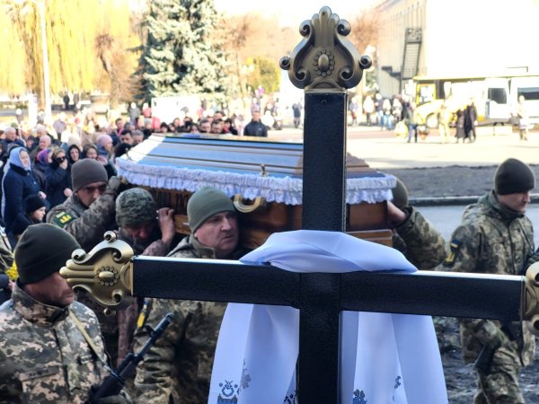 Життя обірвала війна: ковельчани попрощались з 28-річним Героєм Вадимом Ковальчуком Життя обірвала війна: ковельчани попрощались з 28-річним Героєм Вадимом Ковальчуком