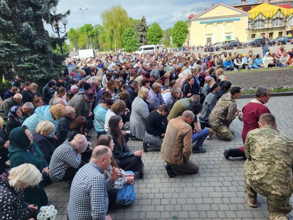 У Ковелі провели у Небесне військо 35-річного сержанта поліції Дмитра Сергієнка У Ковелі провели у Небесне військо 35-річного сержанта поліції Дмитра Сергієнка
