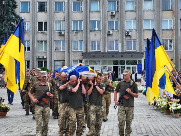 Ковель провів в останню путь двох Захисників — Юрія Лобашова та Олександра Дубука Ковель провів в останню путь двох Захисників — Юрія Лобашова та Олександра Дубука