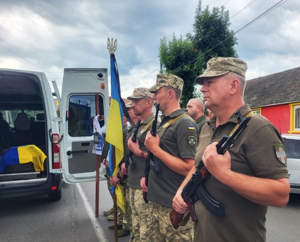 Ковельчани провели в останню земну дорогу Захисника Руслана Нечипорука Ковельчани провели в останню земну дорогу Захисника Руслана Нечипорука