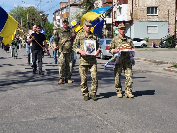 Ковельська громада провела в останню земну дорогу Героя Віктора Батюшкіна