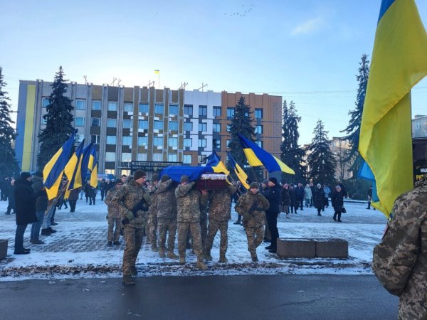 Ковель провів в останню путь захисника України Романа Ющенка Ковель провів в останню путь захисника України Романа Ющенка