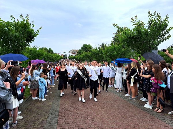 У Ковелі відбувся фестиваль шкільного вальсу У Ковелі відбувся фестиваль шкільного вальсу