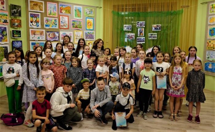 У Ковелі свою творчість презентують гуртківці “Чарівного пензлика”