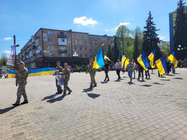 Ковельська громада провела в останню земну дорогу Героя Віктора Батюшкіна