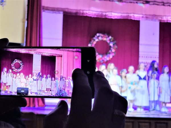 Зворушливо, до сліз, щиро та з любов’ю сьогодні вітали у Ковелі матерів зі святом