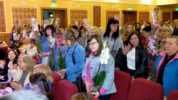 Зворушливо, до сліз, щиро та з любов’ю сьогодні вітали у Ковелі матерів зі святом