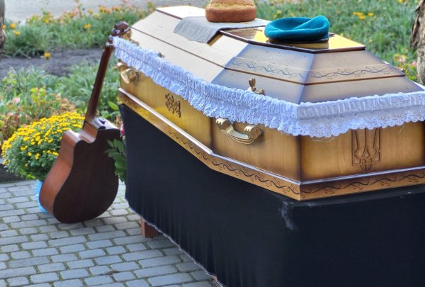 Назавжди в строю: ковельчани попрощались з Героєм Юрієм Халецьким