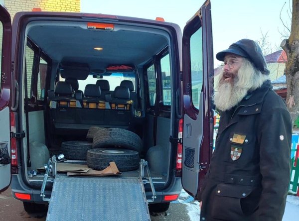 Партнери з німецького Вальсроде передали Ковелю два мікроавтобуси для потреб військових Партнери з німецького Вальсроде передали Ковелю два мікроавтобуси для потреб військових