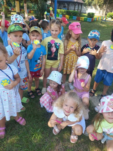 Маленькі ковельчани подбали про безпритульних тварин