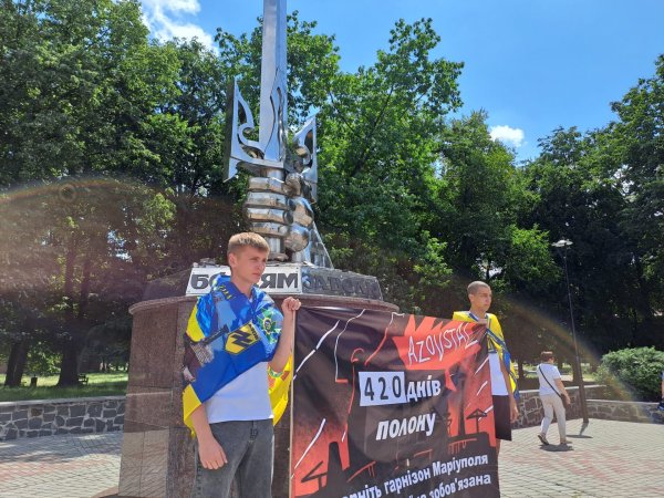 “Волю захисникам Маріуполя”: у Ковелі відбулась фотовиставка на підтримку полонених військових “Волю захисникам Маріуполя”: у Ковелі відбулась фотовиставка на підтримку полонених військових