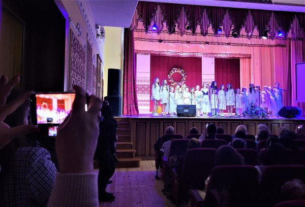 Зворушливо, до сліз, щиро та з любов’ю сьогодні вітали у Ковелі матерів зі святом