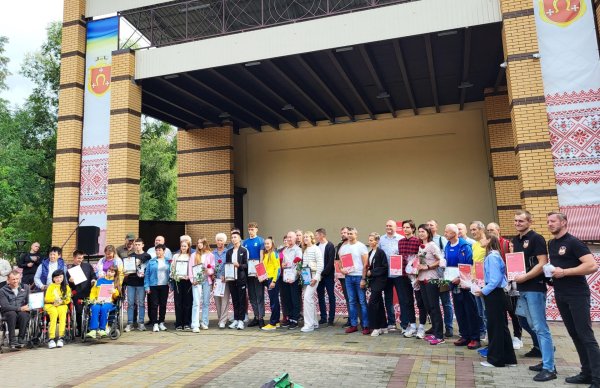 З нагоди Дня фізичної культури і спорту у Ковелі нагородили спортсменів та тренерів З нагоди Дня фізичної культури і спорту у Ковелі нагородили спортсменів та тренерів