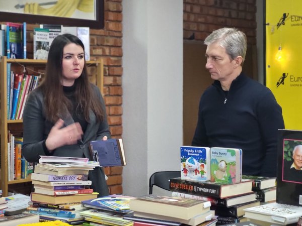 Партнери з американського міста Шамблі передали Ковелю тисячу англомовних книг Партнери з американського міста Шамблі передали Ковелю тисячу англомовних книг