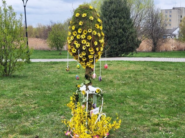 У Ковелі в парку Шевченка з’явилися 37 великодніх інсталяцій конкурсу «Писанко, дивуй» У Ковелі в парку Шевченка з’явилися 37 великодніх інсталяцій конкурсу «Писанко, дивуй»