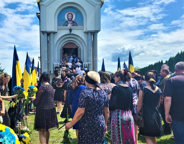 Ніхто не стримував сліз: у Ковелі попрощалися з загиблим захисником Сергієм Димарчуком