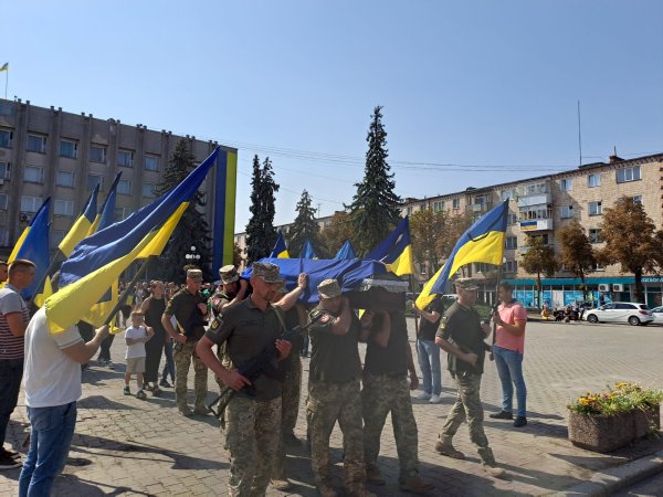 Назавжди в строю: ковельчани попрощались з Героєм Володимиром Гузем